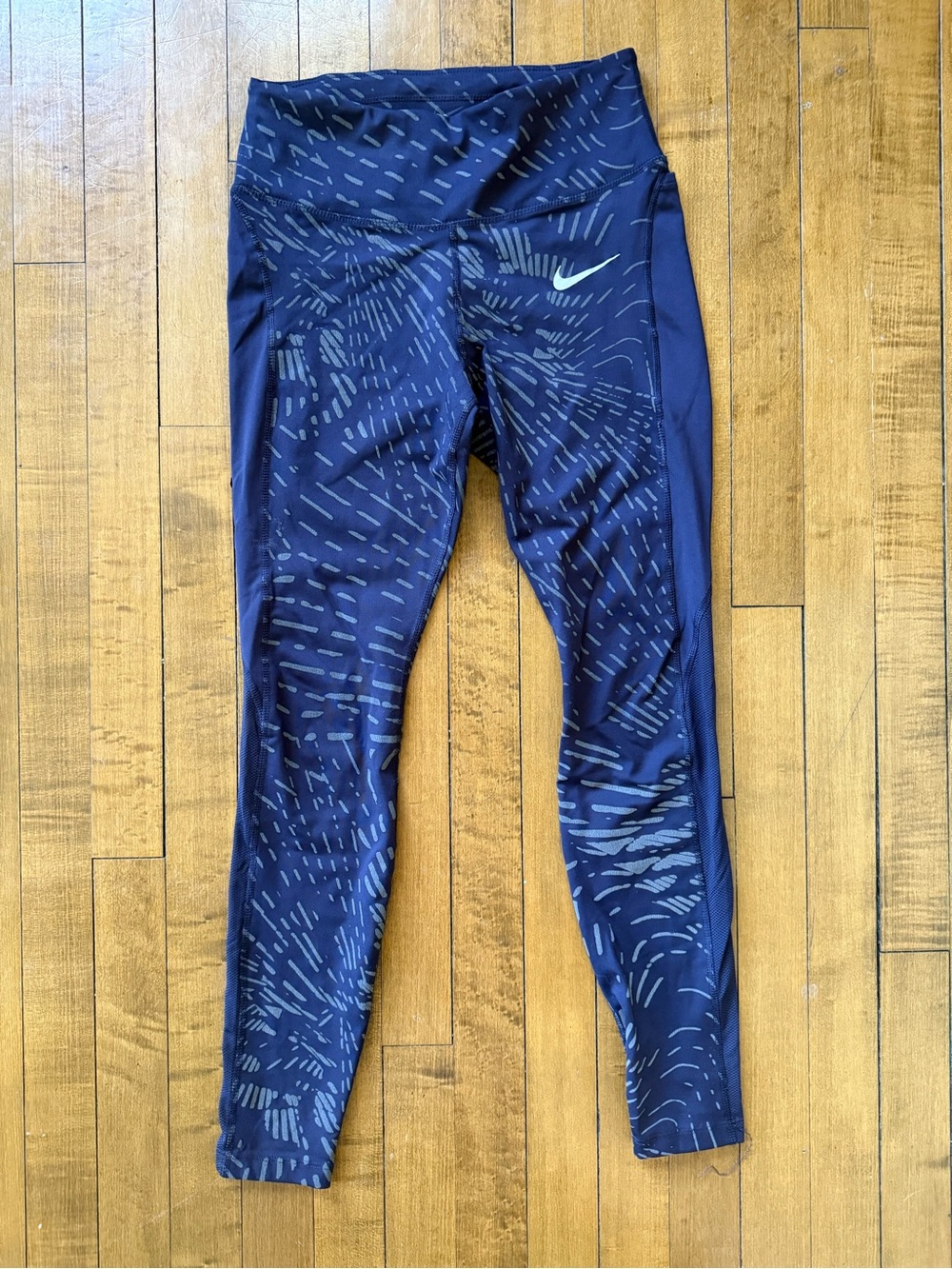Nike Dri-fit reflective Patterned Running Leggings | Black & silver | Women’s S